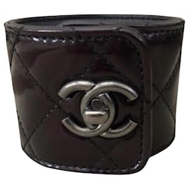Bracciale Chanel CC in vernice nera
