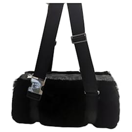 Sac polochon Chanel noir en cuir et fausse fourrure