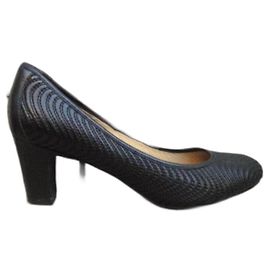 Geox Pumps aus schwarzem Leder 39