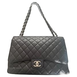 Maxi Jumbo senza tempo di Chanel