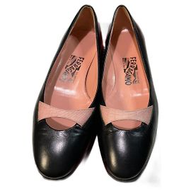 Salvatore Ferragamo Ballerinas aus Leder Schwarz