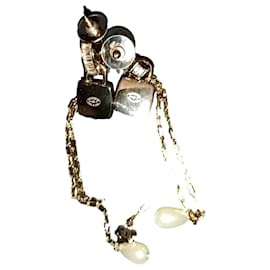 Orecchini Chanel dorati in acciaio con perle