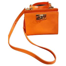 Obere Griffe Clivia Furla 1927