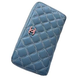 Portacarte Chanel trapuntato in agnello azzurro