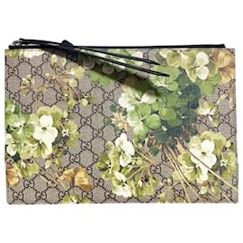 Bolso de mano con cremallera GG Supreme Blooms de Gucci Beige