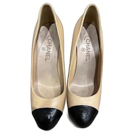 Décolleté Chanel in pelle beige