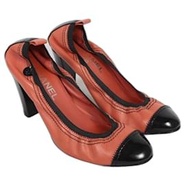 Escarpins Chanel en cuir corail taille 38