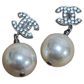 Pendientes Chanel de strass con perla colgante