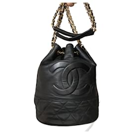 Borsa a secchiello Chanel in pelle nera