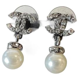 Orecchini Chanel CC metallo antracite e perla