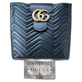 Borsa a mano Gucci Marmont in pelle nera con fibbia GG dorata