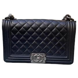 Chanel Boy Handtasche aus schwarzem Leder