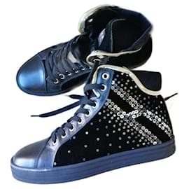 Botas Hogan de terciopelo negro con bordados metálicos