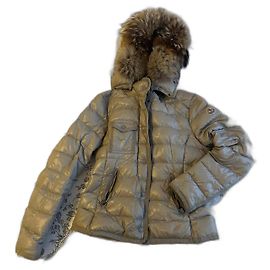 Chaqueta Moncler acolchada con piel beige