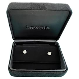 Orecchini con diamante solitario di Tiffany & Co