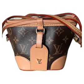 Louis Vuitton Monogram Nano Noé Marrón