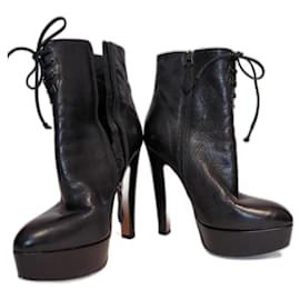 Botines Alaïa de piel con cordones negros