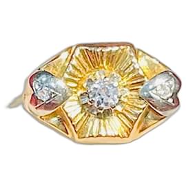 Autre Marque Vecchio anello in oro giallo e bianco 18 carati con 3 Pietre Bianche.