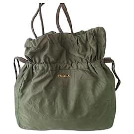 Borsa a tracolla Prada in nylon verde