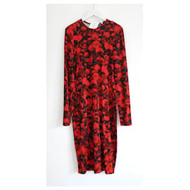 Vestido con estampado de rosas rojas de Givenchy