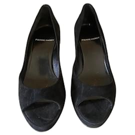 Décolleté Pierre Hardy in scamosciato nero a punta aperta