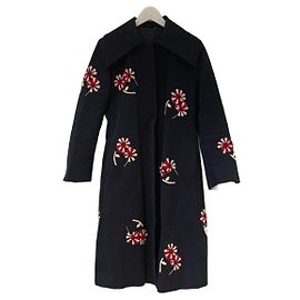 Abrigo Marni de algodón con bordado de flores rojas y blancas