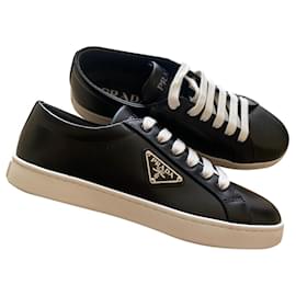 Low-Top-Sneakers aus Prada-Leder