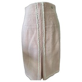 Falda Chanel rosa de lana con detalles trenzados