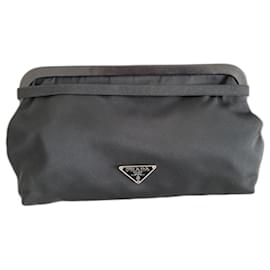 Prada Clutch aus Nylon in Schwarz