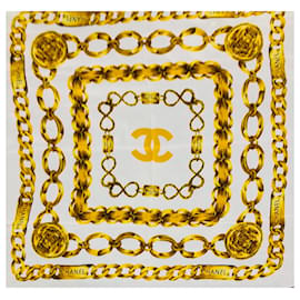 31 Sciarpa con medaglione a catena dorata rue Cambon - Chanel