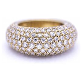 Autre Marque Ring aus Gold und Diamantpavéé.