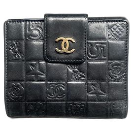 Cartera compacta Chanel Lucky Symbols en piel de cordero negra