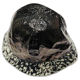 Chapeau Bob Chanel Noir et Blanc en Soie et Coton