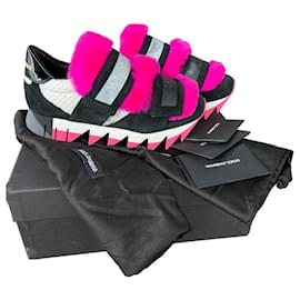 Dolce & Gabbana Lapin Sneaker aus Wildleder und Pelz schwarz rosa