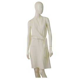 Vestido de cóctel Elie Tahari cruzado sin mangas color crema