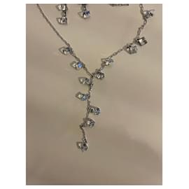 HALSKETTE UND OHRRINGE SWAROVSKI KRISTALLWÜRFEL