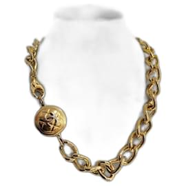 Collar Chanel dorado de metal
