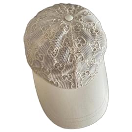 Gucci Baseballkappe aus Spitze GG Logo beige