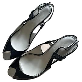 Chanel Peep Toe Sandalen aus schwarzem Lackleder