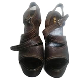 Prada Slingback Sandalen aus Hirschleder Dunkelbraun mit Nieten
