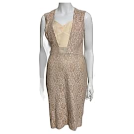 Vestido de encaje rosa Reiss