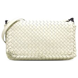 Borsa a tracolla con patta intrecciata bianca di Bottega Veneta