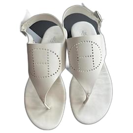 Sandali Hermès Kola Thong in pelle bianca