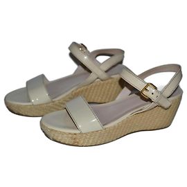 Sandali Prada in vernice color crema 36 IT