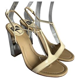Dolce & Gabbana Sandali T-Strap con Tacco a Blocco Avorio Argento Pelle Lucida