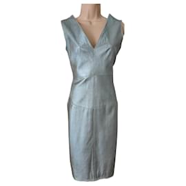 Robe Chanel en cuir argenté 1999 Défilé