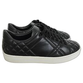 Zapatillas Burberry de cuero acolchado negro
