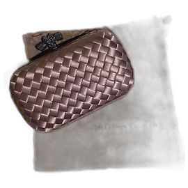 Clutch Bottega Veneta Knot in seta color sabbia