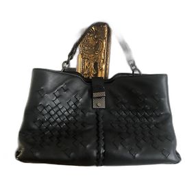 Bolsa de mão Bottega Veneta Roma em couro trançado preto