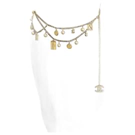 Chanel Gürtel aus Goldmetall mit Perlen und Coco Chanel Porträt